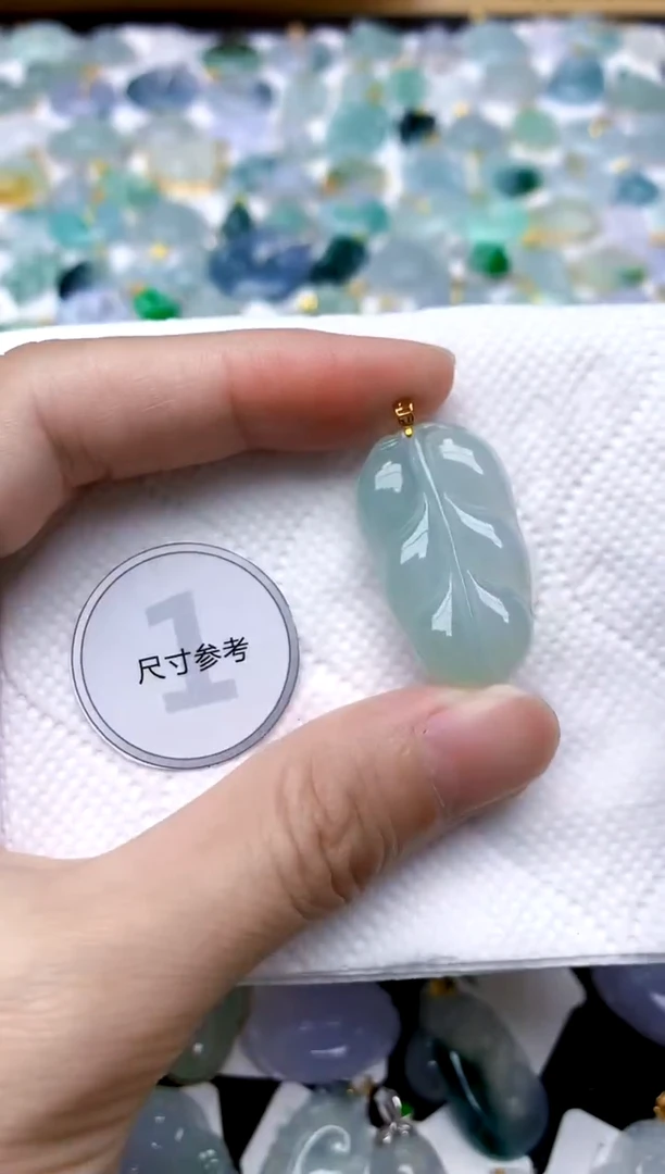 颈饰18K金镶嵌翡翠天然A货翡翠
