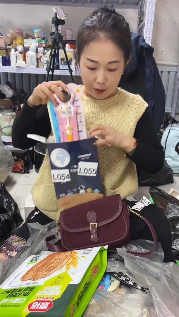 PVC点点小红心 关注主播发一盒新款儿童牙刷