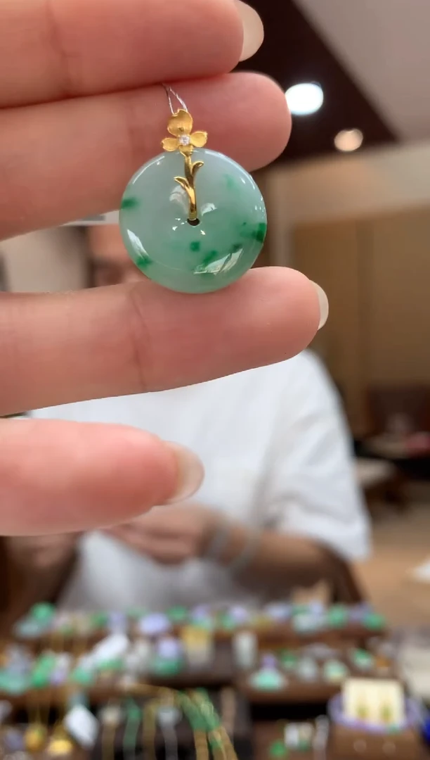 吊坠(不含链)18K金镶嵌翡翠平安扣