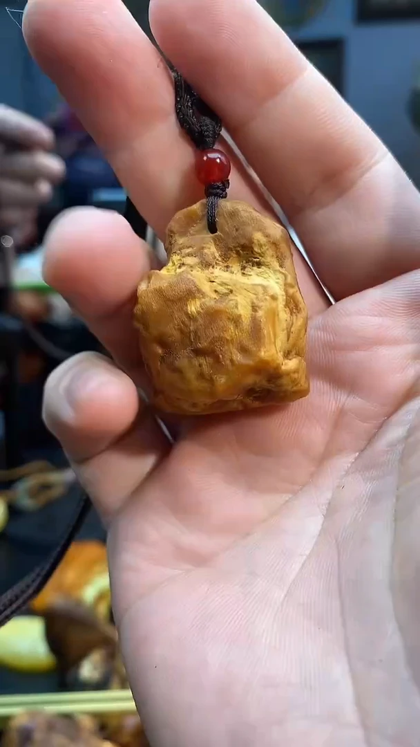 琥珀颈饰未镶嵌吊坠