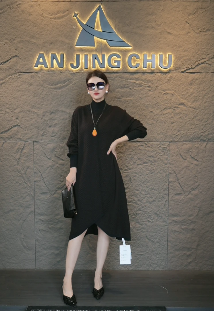 605 AN JING CHU 高级感宽松秋冬保暖妈妈时尚气质洋气毛衣连衣裙