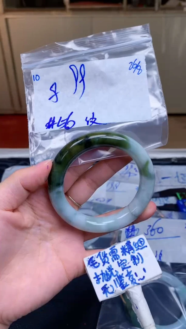 未镶嵌定制翡翠巜**》10毛货需精细抛光手镯拍一发一