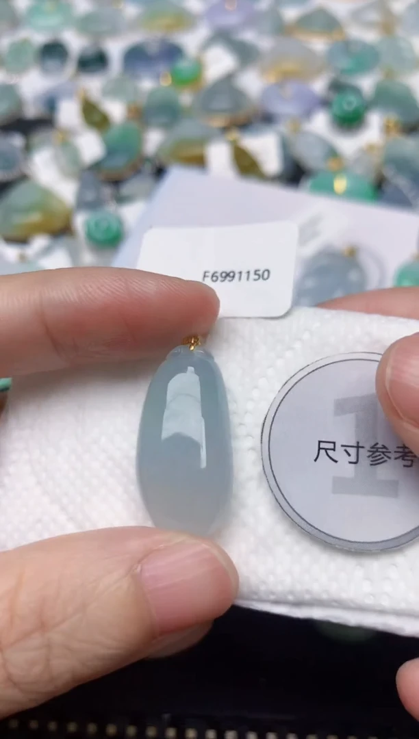颈饰18K金镶嵌翡翠天然缅甸A货翡翠
