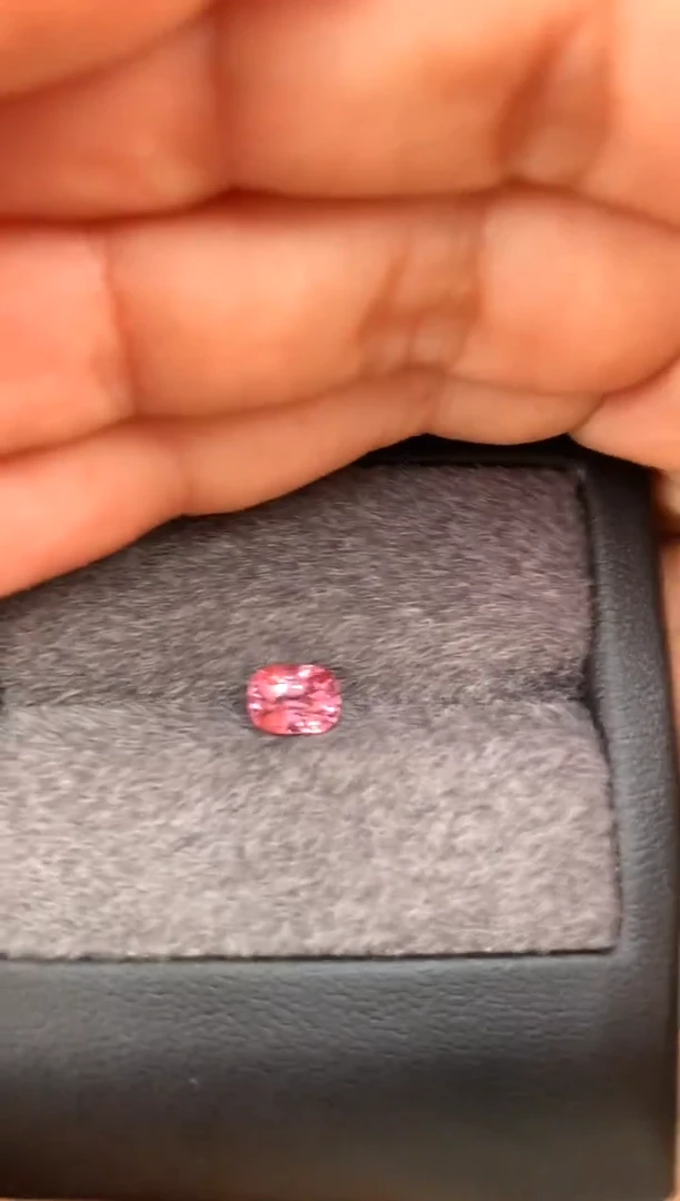 未镶嵌裸石定制尖晶石枕型 蔷薇色调 1.23ct