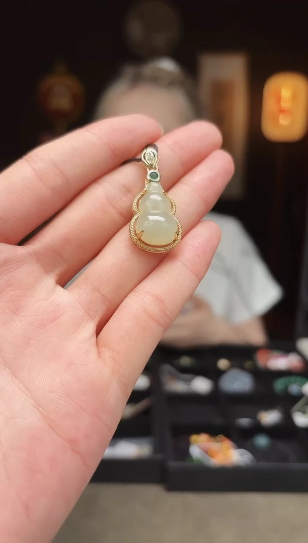 和田玉未镶嵌颈饰葫芦  w8