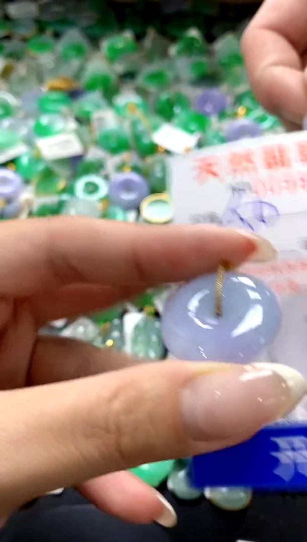 翡翠18K金镶嵌颈饰1111111111111111