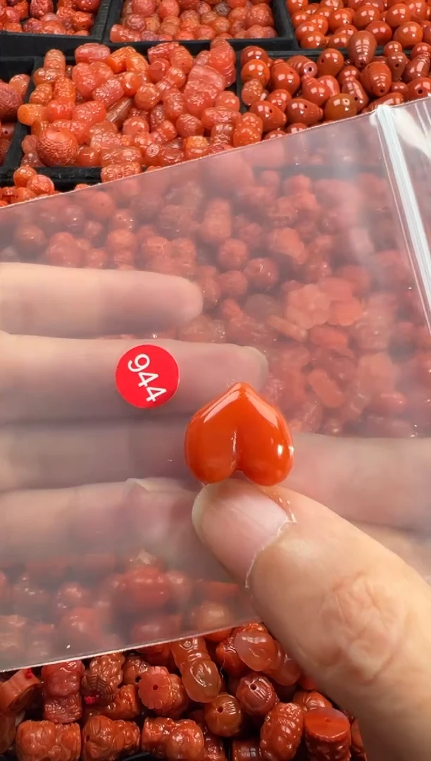 颈饰未镶嵌南红玛瑙1