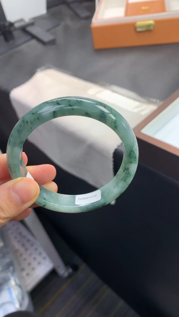 未镶嵌手镯翡翠退货需手镯吊牌标签完好