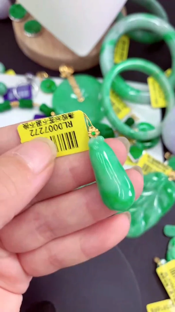 吊坠(不含链)18K金镶嵌翡翠挂件