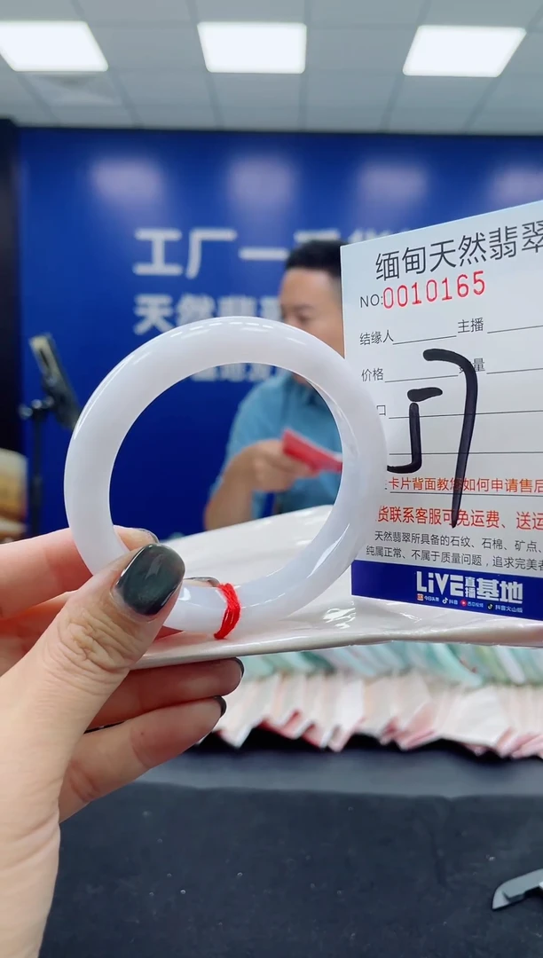 未镶嵌手镯翡翠天然翡翠手镯