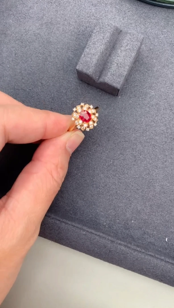 【闪购商品】红宝石戒指18K金镶嵌鸽红宝石戒指