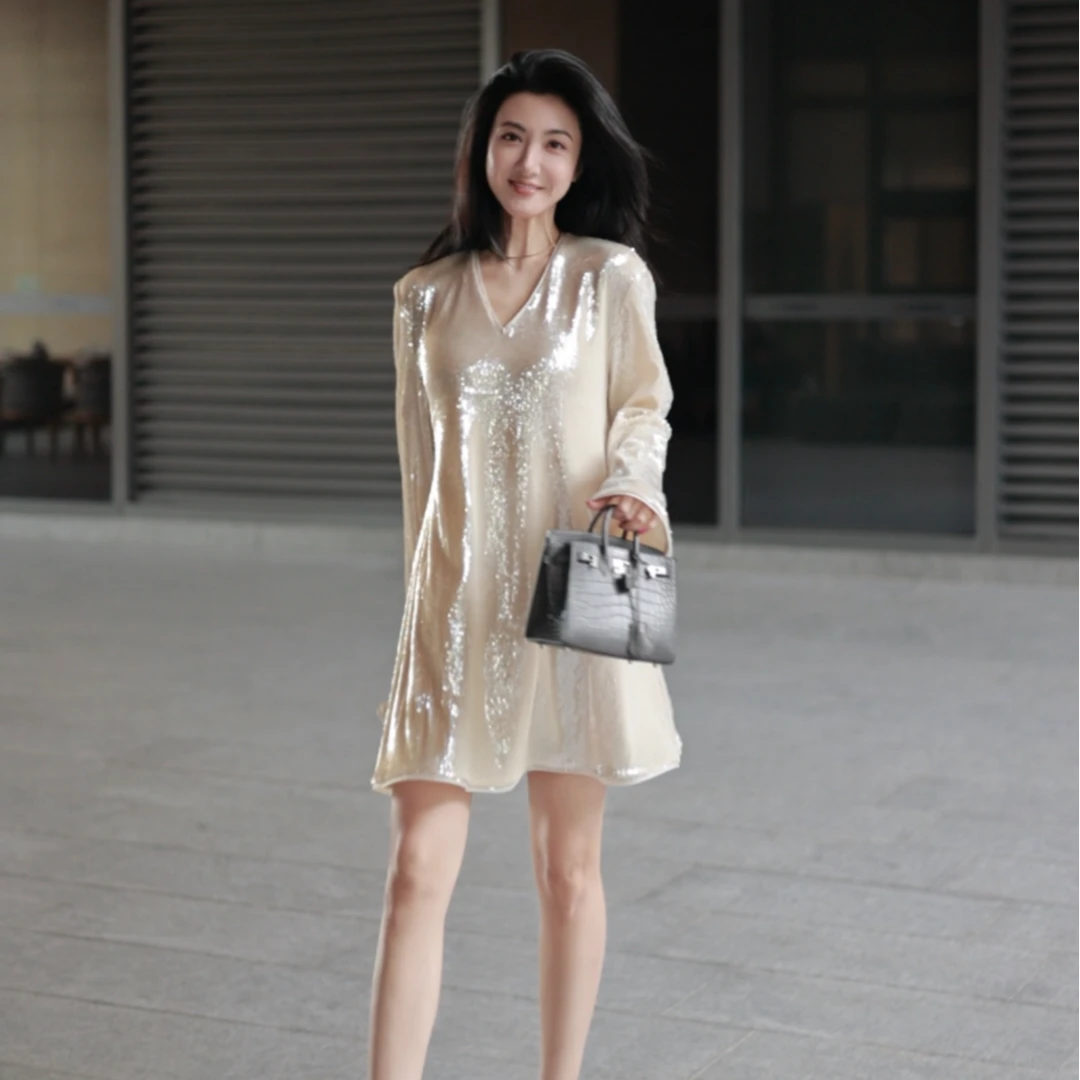 【壁虎姐】F2025新款 杏色欧若风重工V领钉珠亮片气质法式连衣裙