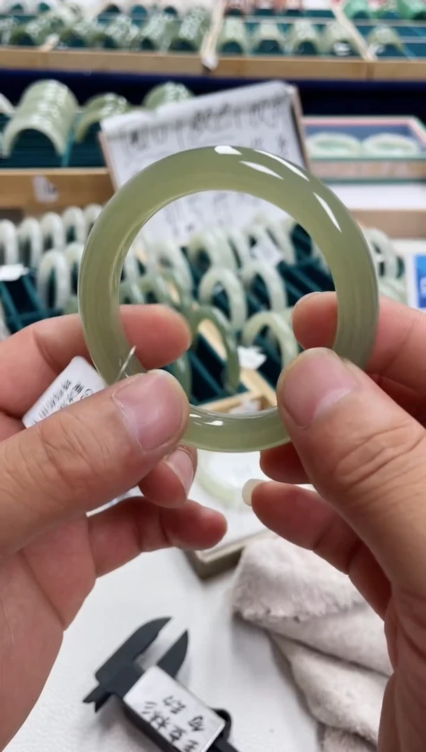 未镶嵌手镯和田玉捧*和田玉手镯40G000HG