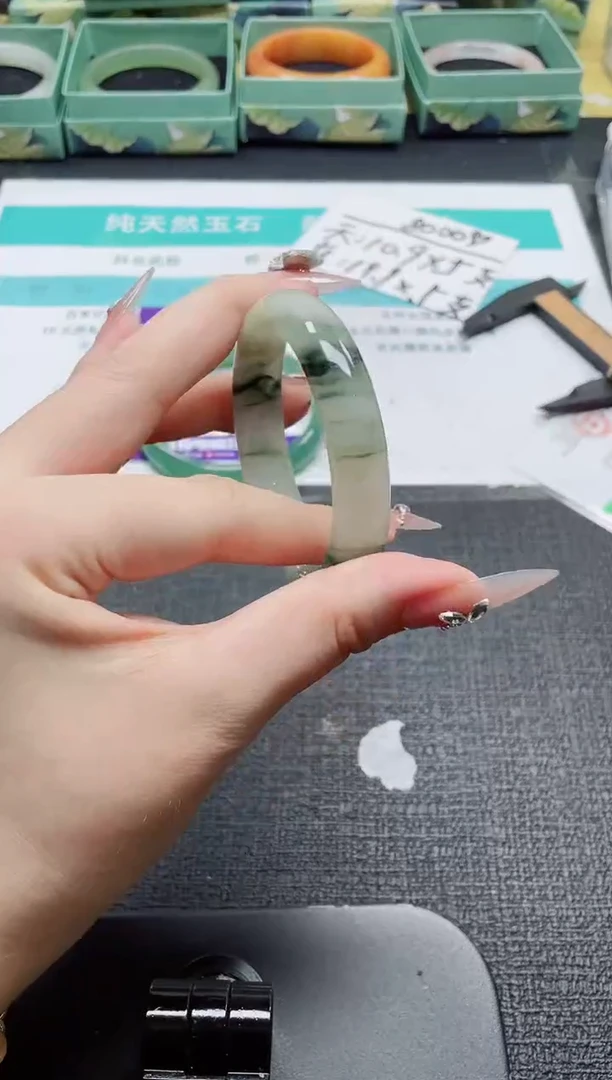 未镶嵌手镯石英质玉136-51