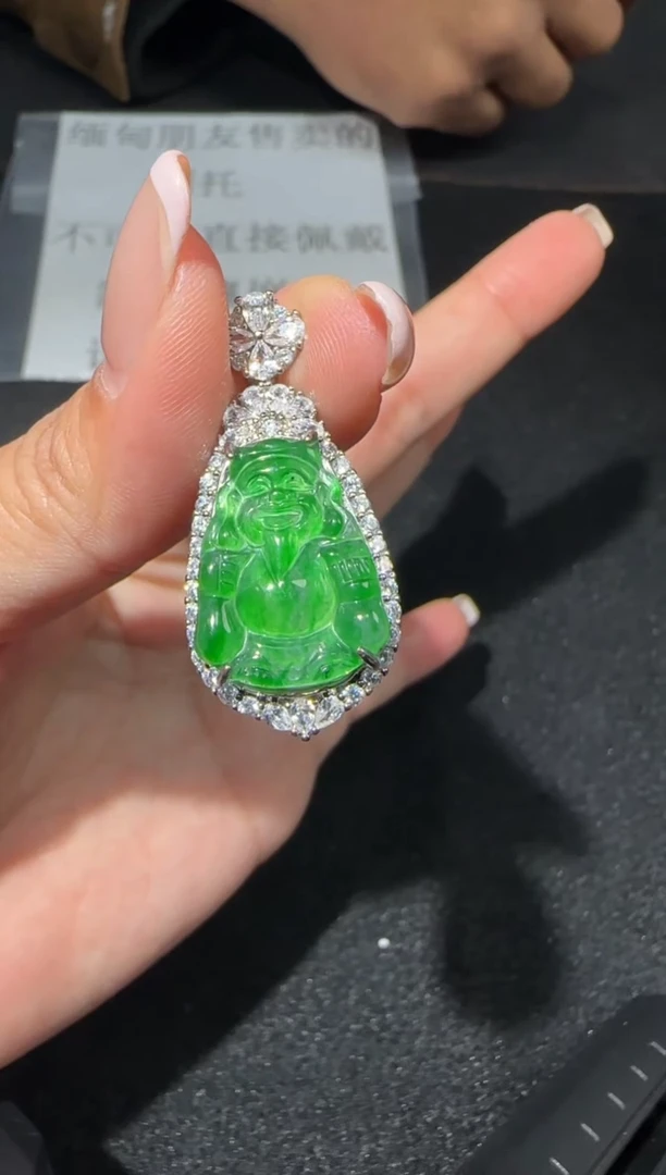 【闪购商品】翡翠吊坠(赠链)未镶嵌6800多样性发货拍一发一