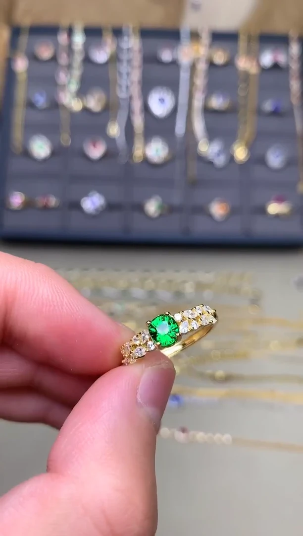 银S925镶嵌戒指石榴石（沙弗莱）戒指