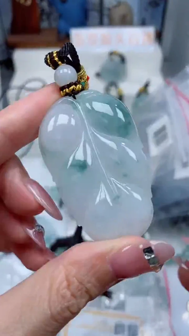 颈饰未镶嵌翡翠吊坠