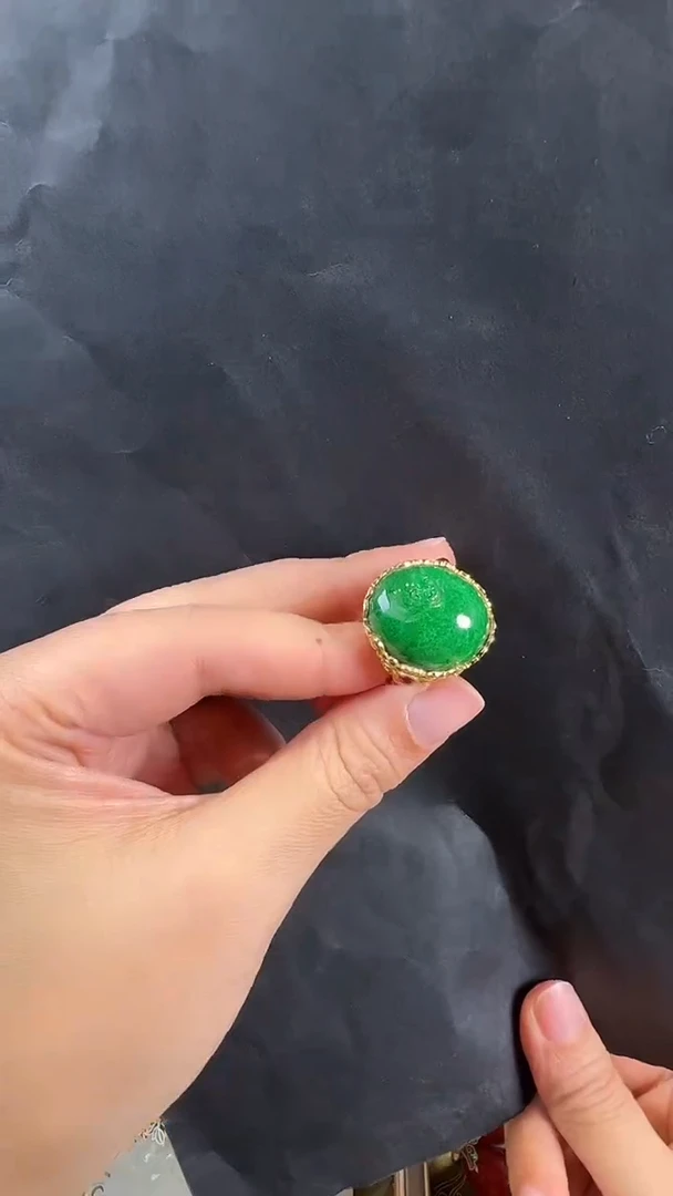 18K金镶嵌戒指翡翠戒指