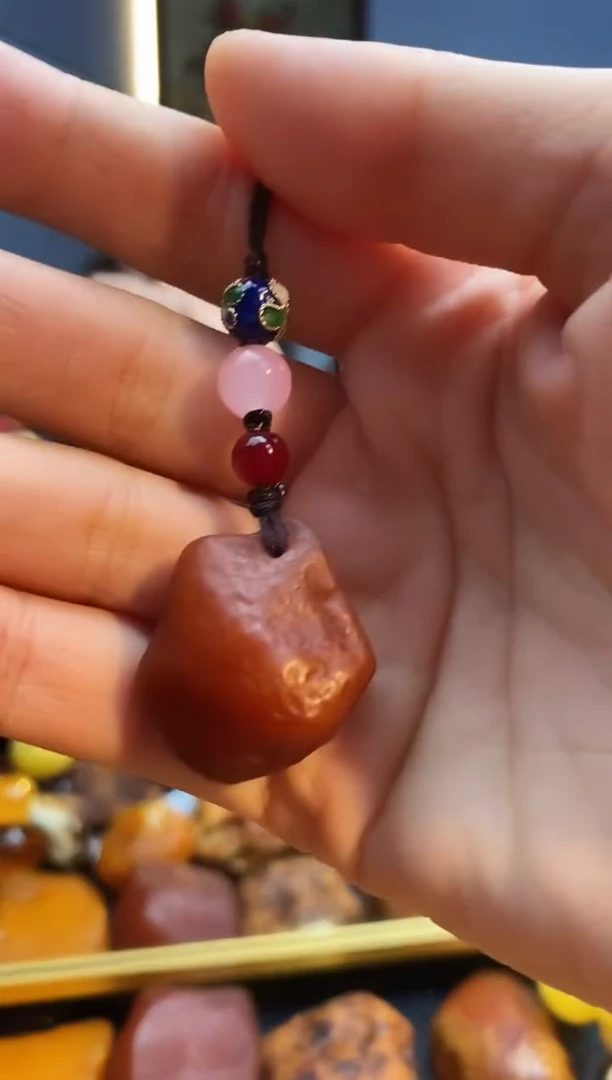 琥珀颈饰未镶嵌挂件