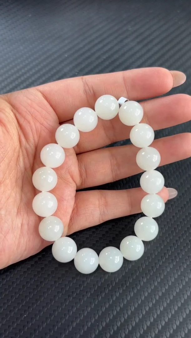 手串未镶嵌和田玉黑山微色差卡12m