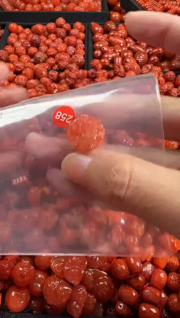 颈饰未镶嵌南红玛瑙1