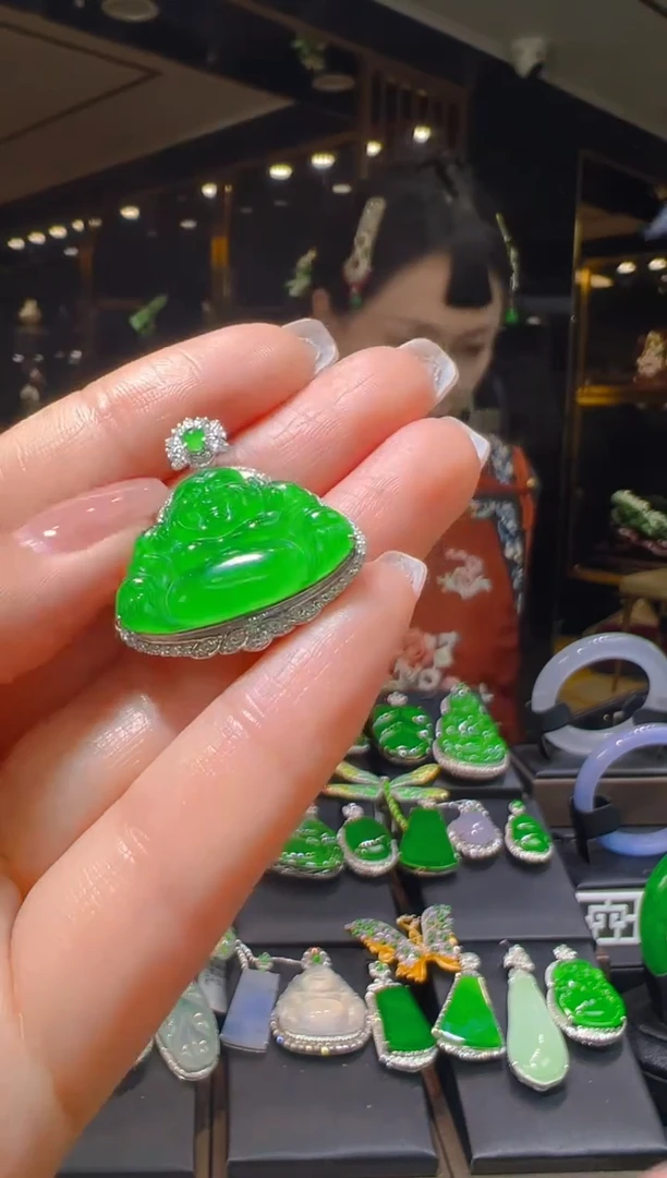 【闪购商品】翡翠吊坠(赠链)18K金镶嵌110     