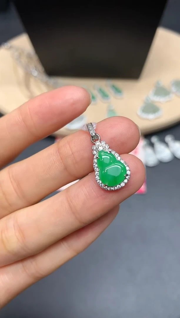 【闪购商品】翡翠吊坠(不含链)银S925镶嵌葫芦【无服务费】