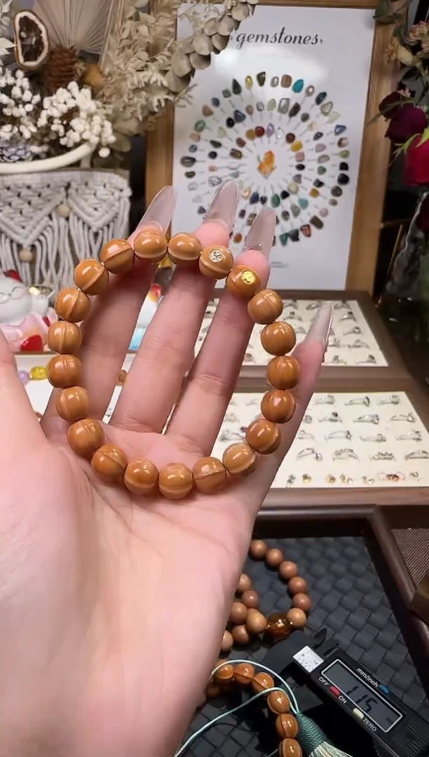 天然辰砂猴头鲨鱼背