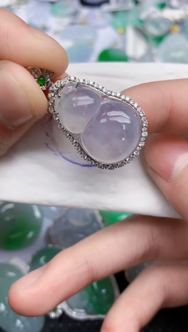 颈饰18K金镶嵌翡翠   天然翡翠A货  百元以上9米证书费自理