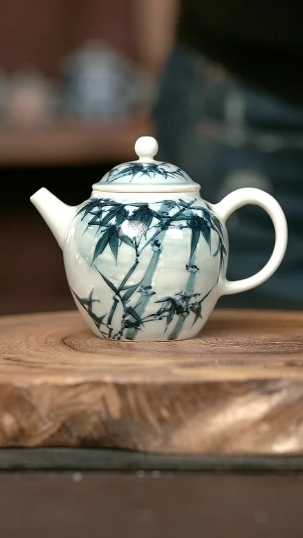 手绘手绘高温现代瓷  气   雪竹宫灯壶130c