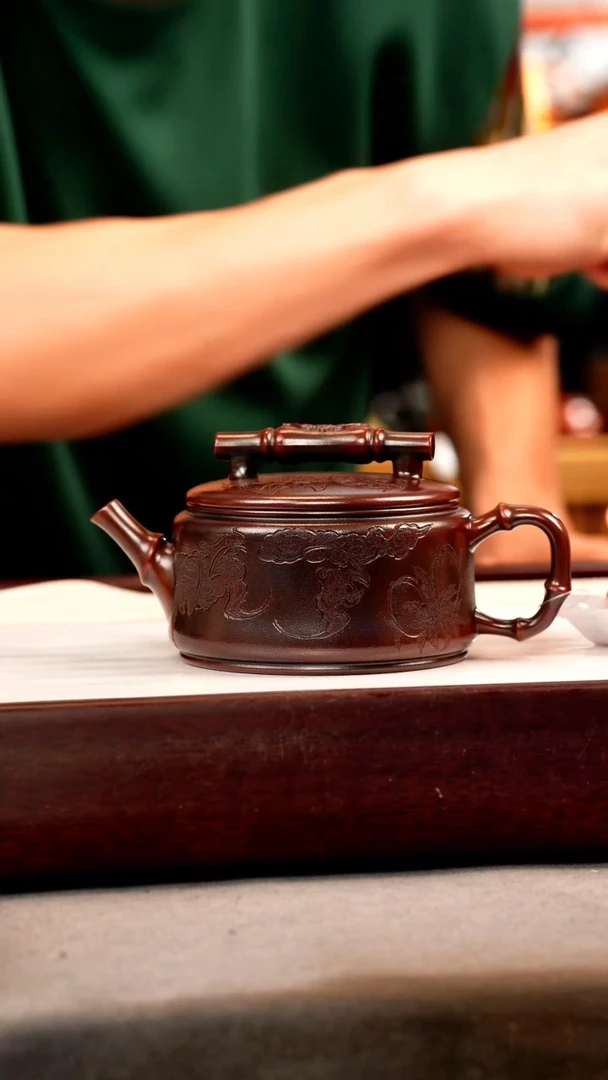 茶壶紫砂铁血红砂 竹节汉瓦 蝙蝠