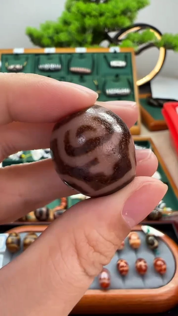 玛瑙/玉髓（覆膜）颈饰未镶嵌有****世56.（微瑕随机发货）