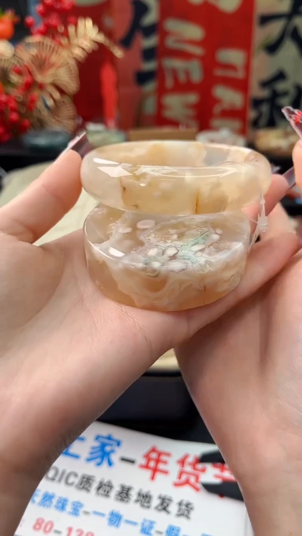 【闪购商品】石英质玉手镯未镶嵌赠送镯心（61圈口