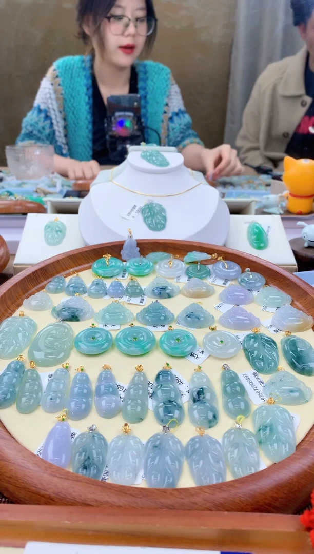 颈饰18K金镶嵌翡翠天然A货翡翠挂件