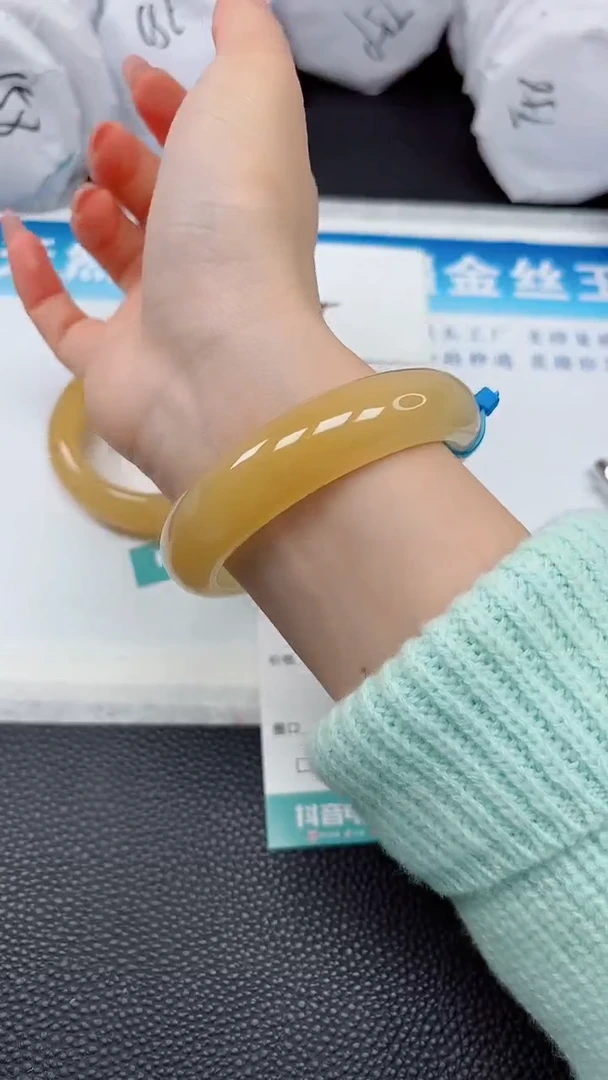 【闪购商品】石英质玉手镯未镶嵌306