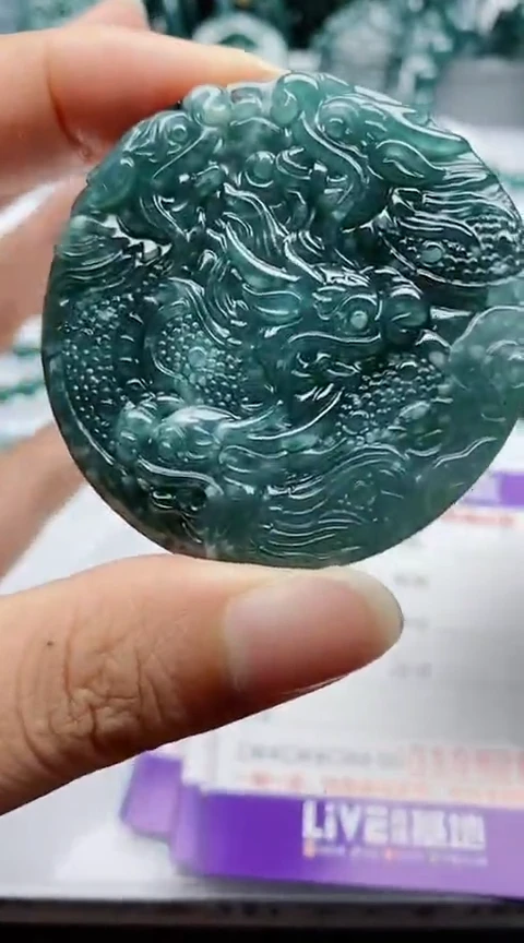 翡翠未镶嵌颈饰