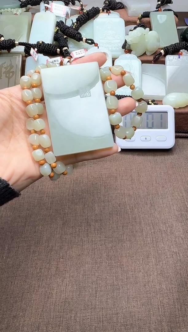 颈饰未镶嵌和田玉1