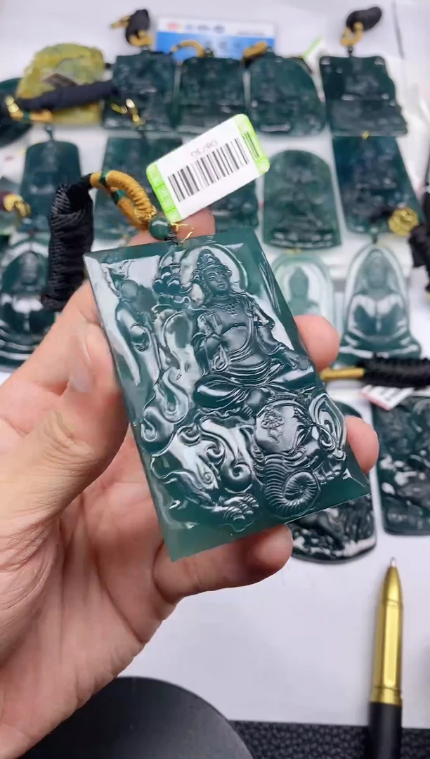 颈饰未镶嵌翡翠
