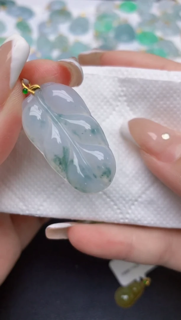 翡翠18K金镶嵌颈饰天然缅甸A货翡翠