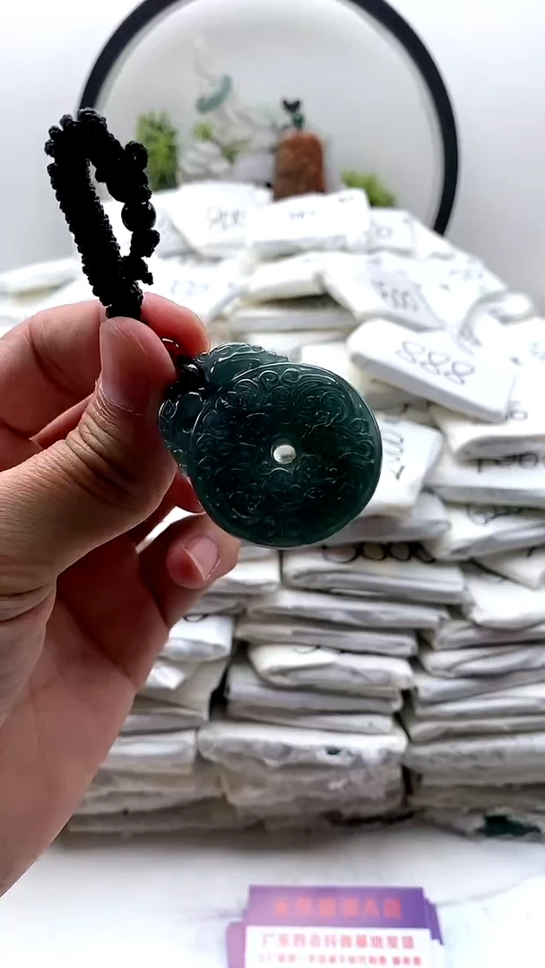 翡翠未镶嵌颈饰扣子1