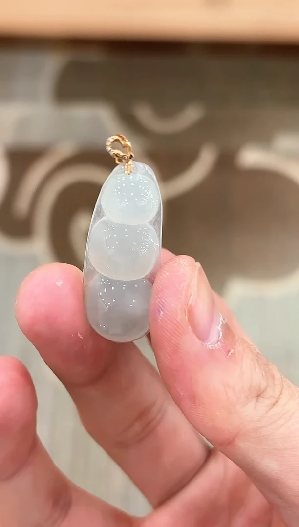 【闪购商品】翡翠颈饰18K金镶嵌豆子