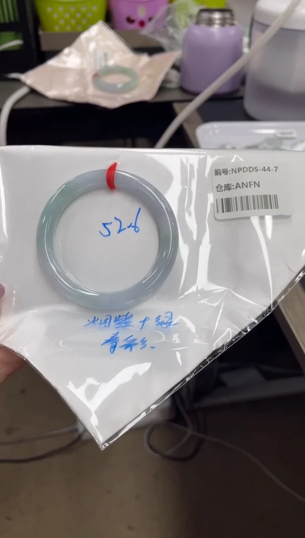 翡翠手镯未镶嵌翡翠手镯