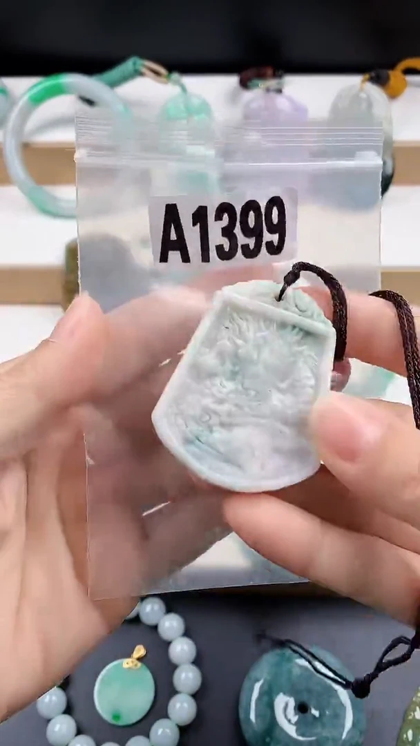 颈饰未镶嵌翡翠天然翡翠吊坠挂件