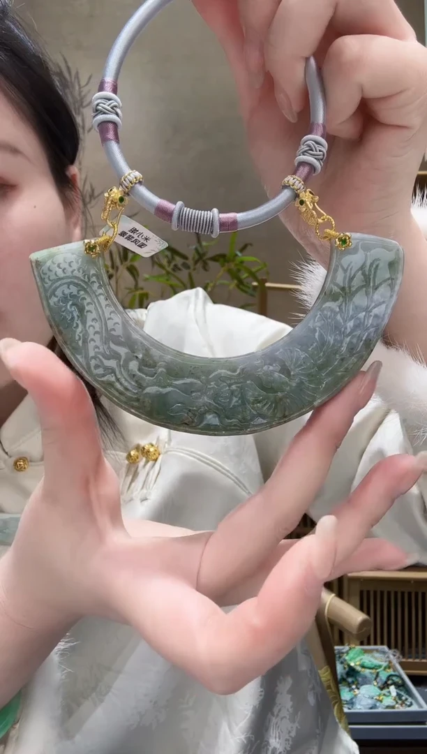 【闪购商品】翡翠颈饰未镶嵌吊坠