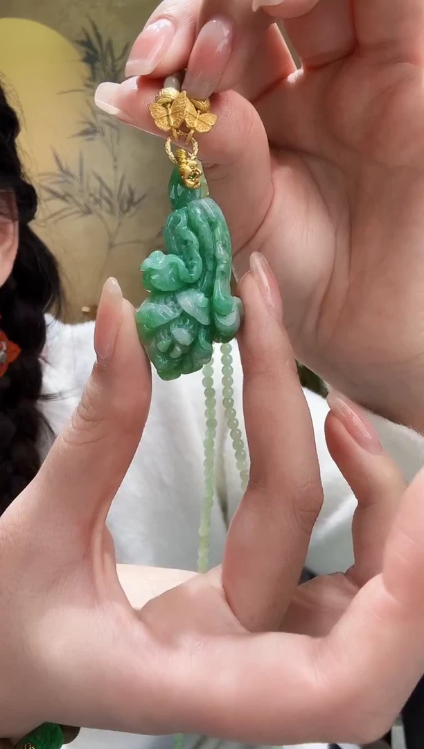 颈饰未镶嵌翡翠吊坠