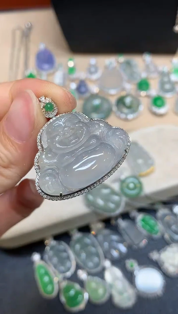 颈饰18K金镶嵌翡翠佛公【无服务费