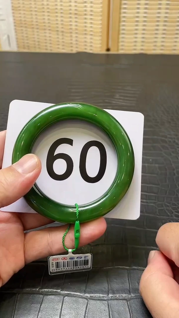 和田玉（碧玉）手镯未镶嵌一个