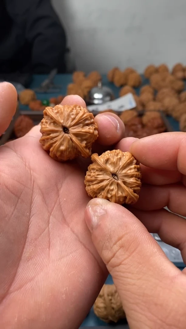 吊坠文玩核桃金牛b447