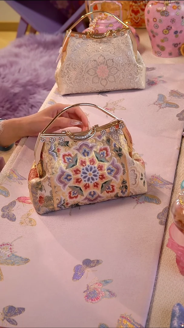 非遗西阵织 如图所示