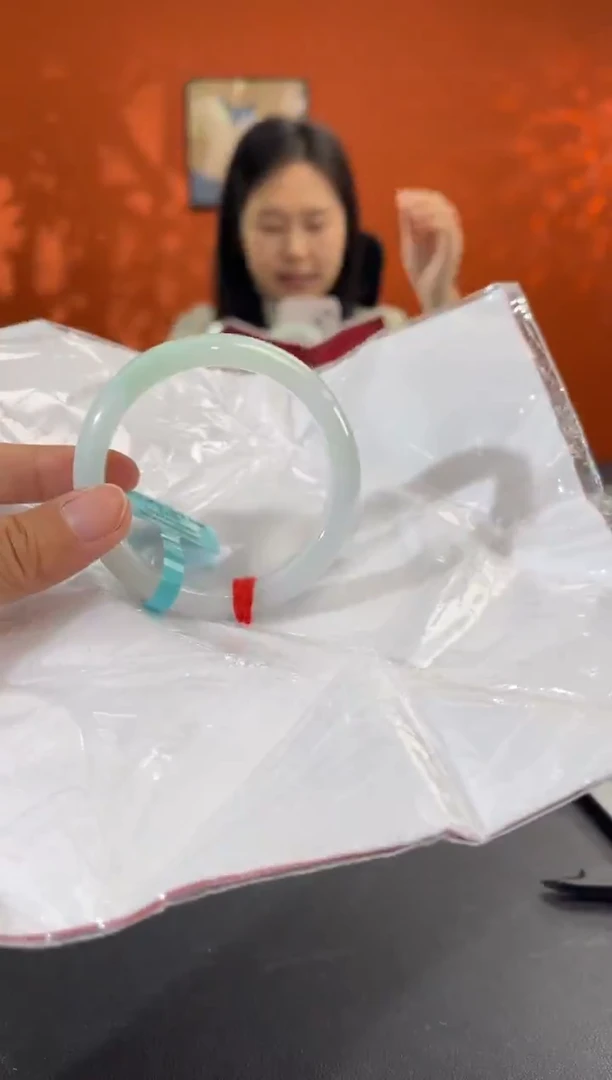 未镶嵌手镯翡翠8        圈口53